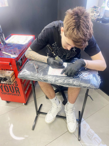 Practica in cadrul cursului de tatuator 